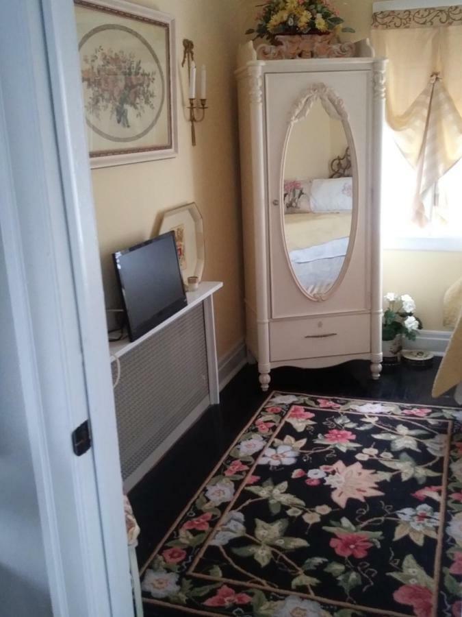 The Guest House At The Regina House Tea Room Moosic Pokoj fotografie
